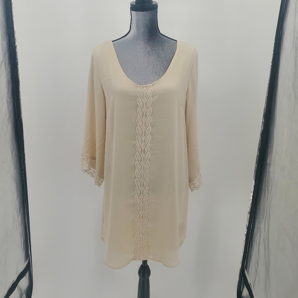 ♧♧ ASTR Cream Lace Accent Bell Sleeve Shift Dress Size Large